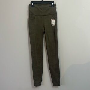 Olive green yoga pants with pockets